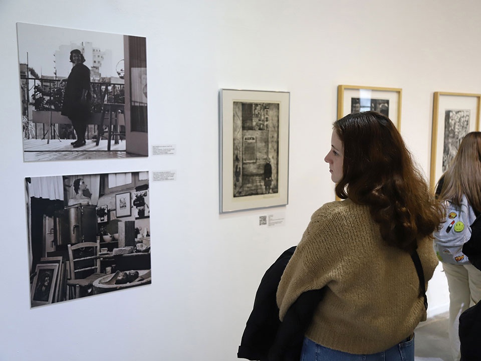 Recorrido guiado por la exposición “Aída Carballo. Una puerta abierta a lo infinito”